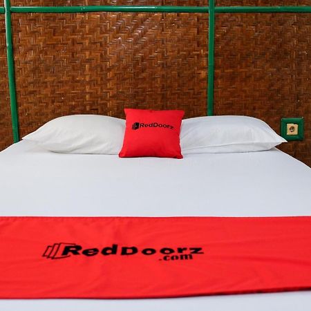 Reddoorz Plus Near Jalan Baru Богор Экстерьер фото